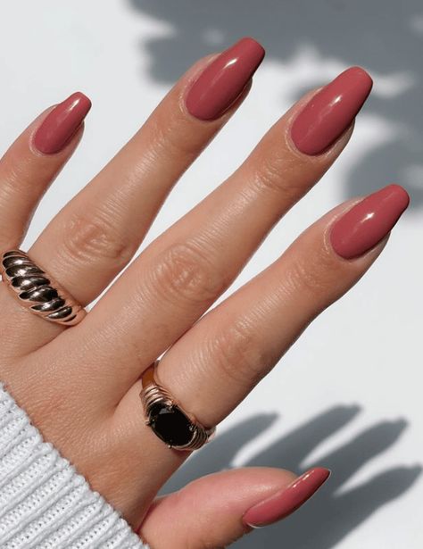 Dark Pink Nails Darker Pink Nails, Dark Pink Nails Almond, Autumn Nails Pink, Pink Plain Nails, Dark Pink Acrylic Nails, Autumn Pink Nails, Warm Pink Nails, Fancy Nails Classy, Dusky Pink Nails