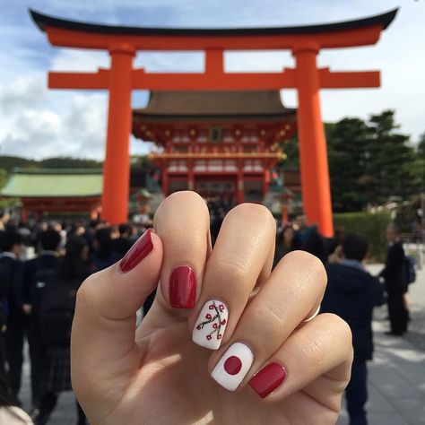 Japan Nails Design Simple, Japan Theme Nails, Japanese Themed Nails, Tokyo Nails Design, Nails For Japan Trip, Tokyo Nail Art, Japan Themed Nails, Nails Japanese Design, Nails For Japan