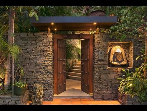 Entrance Home, Bali House, Entrance Gates Design, House Gate Design, Entrance Design, Village House Design, Courtyard House, Village Houses, Real Estate Broker