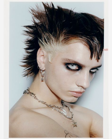 Black Eye Makeup, Drag Make-up, Youth Subcultures, Punk Makeup, Hairstyle For Men, Film And Tv, Male Makeup, Punk Hair, Uk London