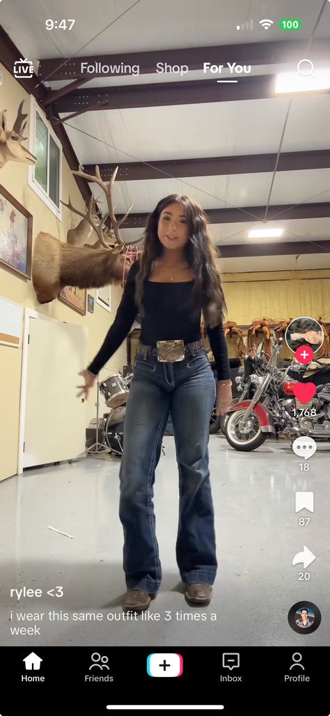 Jaripeo Winter Outfits, Cute Outfits For School Western, Baddie Country Outfit, Western Casual Outfits For Women Summer, Western Shein Outfits, Mexican Western Aesthetic, Cute Cowboy Outfits, Western Fits Women, First Date Outfit Western