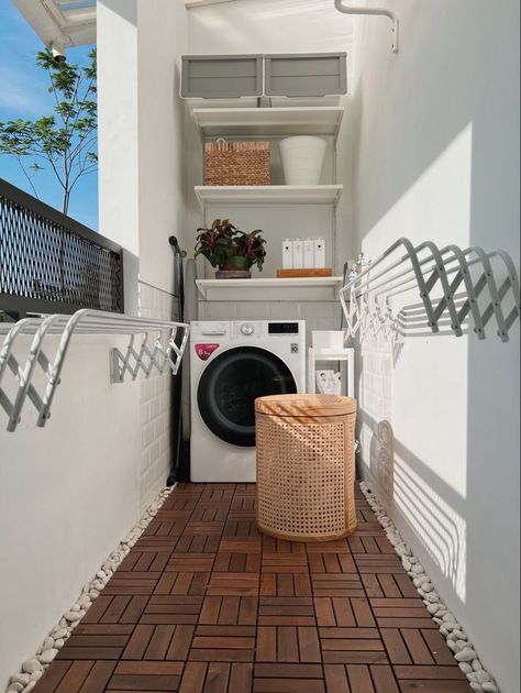 Outdoor Laundry Rooms, Balcon Mic, Design Bad, Stylish Laundry Room, Laundry Room Layouts, Interior Design Your Home, Laundry Design, Modern Laundry Rooms, Laundry Room Inspiration