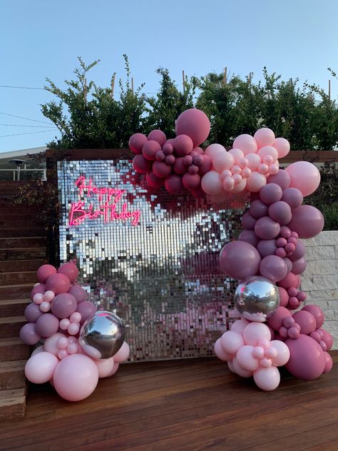 Lila Party, 18th Birthday Party Themes, 18th Birthday Decorations, Disco Birthday Party, Pink Party Decorations, Graduation Party Themes, Bday Party Theme, Pink Birthday Party, Birthday Party Theme Decorations