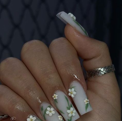 Cynthia Rodriguez ♡︎ on Instagram: "I Wanna see more cute spring nails! 🌿🌸 recreated from @esmesluxurynails  • • • #nails #nailsofinstagram #nailz #nailinspo #nailart #nailtech #acrylicnails #nails4today #nailideas #naildesigns #nailaddict #nailtrends #nailfeed #explorepage #nailexplorepage" Italy Nails, Dragon Claws, Line Nail Designs, Future Nails, Nyc Nails, Quince Invitations, Dark Green Nails, Manicure Nail Designs, Fancy Nails Designs