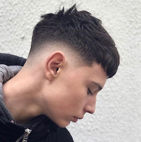 We collect the best taper fade haircuts for you. Each haircut we share has been carefully selected. we highly recommend you to take a quick look. French Crop With Fade, Men Haircut Styles Fade, Crop Fade Haircut Men, Crop Top Fade Haircut, Long Crop Haircut Men, Corte French Crop, French Crop Taper Fade, Low Fade Short Hair, Temper Fade