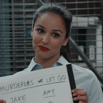 icons, lockscreens and headers with or without psd. B99 Mood, Amy Brooklyn 99, Amy B99, Mellisa Fumero, Amy Santiago Icons, Brooklyn 99 Characters, Comic Spiderman, Brooklyn Nine Nine Funny, Jake And Amy