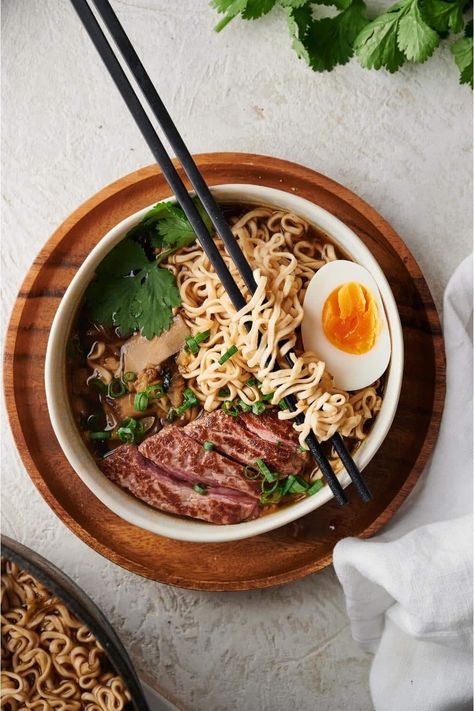 Beef Ramen Recipe, Beef Ramen Noodle Recipes, Ramen Toppings, Beef Ramen, Noodle Bowls Recipes, Ramen Recipes Easy, Ramen Broth, Easy Ramen, Ramen Dishes