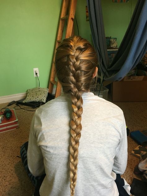 Single French Braid, French Braid Front View, French Braid Loose Hair, Middle French Braid, Formal French Braid, French Braid Side Of Head, Volleyball Hair Bows, Cute Sporty Hairstyles, Cute Volleyball Hairstyles