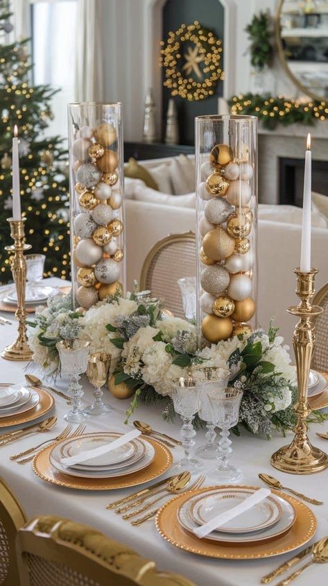 Elegant Christmas Tree Decorations, Luxury Christmas Decor, Christmas Dining Table Decor, Christmas Decorations Centerpiece, Centerpieces Diy, Christmas Dining Table, Glam Christmas, Christmas Dinner Table, Tree Dress