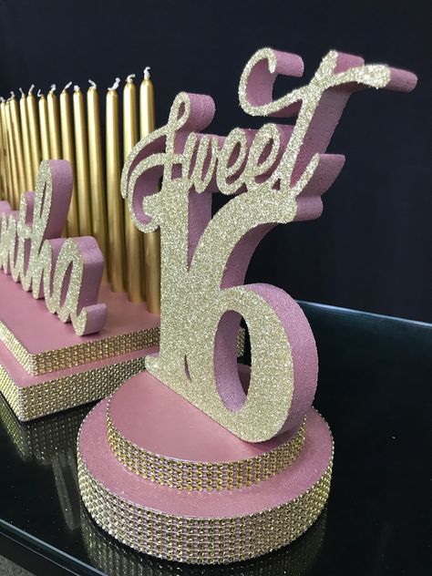 Sweet 16 Birthday Party Decorations, Sweet 16 Table Centerpieces, Sweet 16 Themes Unique, Quinceanera Rose Gold, Sweet 16 Cinderella Theme, Sweet Sixteen Decorations, Sweet 16 Party Planning, Cinderella Sweet 16, Purple Sweet 16