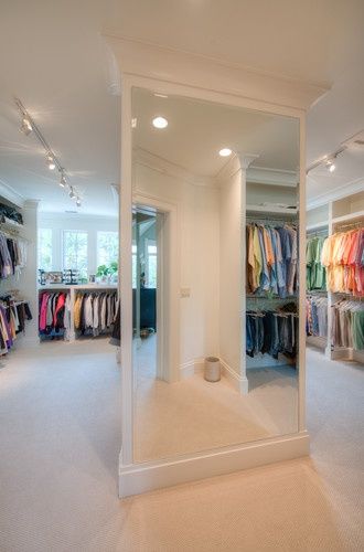 Walk-in closet with windows and full-length mirror. Traditional Closet, Closet Interior, Closet Mirror, Giant Mirror, Huge Closet, Farm Layout, Closet Layout, Real Estat, Closet Room