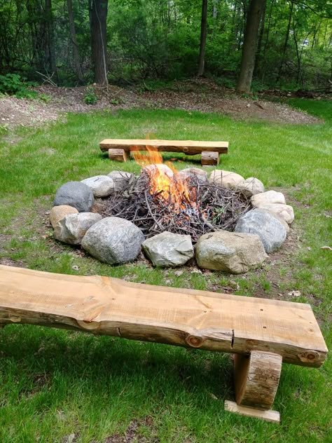 Fire Ideas, Bonfire Pits, Outside Fire Pits, Backyard Bonfire, Outdoor Fire Pit Designs, Fire Pit Landscaping, Cool Fire Pits, Portable Fire Pits, Stone Fire Pit