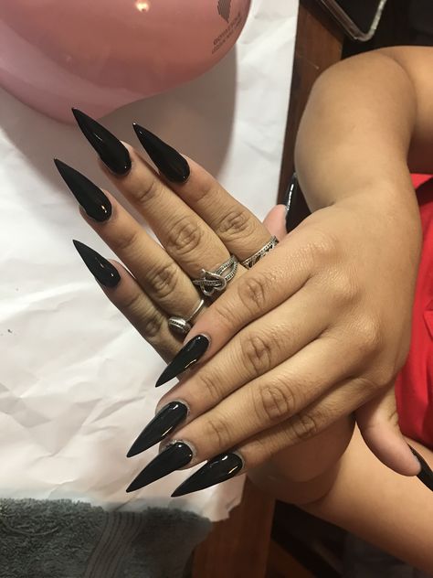 Long Acrylic Nail Designs Stilettos, Nails Acrylic Pointed, Black Nails Pointy, Black Sharp Nails, Black Claw Nails, Sharp Black Nails, Black And Red Stiletto Nails, Pointy Black Nails, Long Black Stiletto Nails