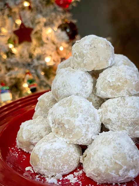 Christmas Snowball Cookies, Sea Foam Candy, Foam Candy, Snowball Cookies Recipe, Christmas Holiday Cookies, Snowball Cookie, Powdered Sugar Cookies, Lemon Tiramisu, Christmas Snowball