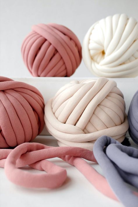 Chunky cotton tube yarn and its products - why are they so great? – Wool Art Tube Yarn Blanket, Big Twist Tubular Yarn Projects, Tubular Yarn Projects, Tube Yarn Projects, Giant Yarn Projects, Diy Crochet Wall Hanging, Knitting Yarn Diy, Chunky Knit Yarn, Giant Yarn