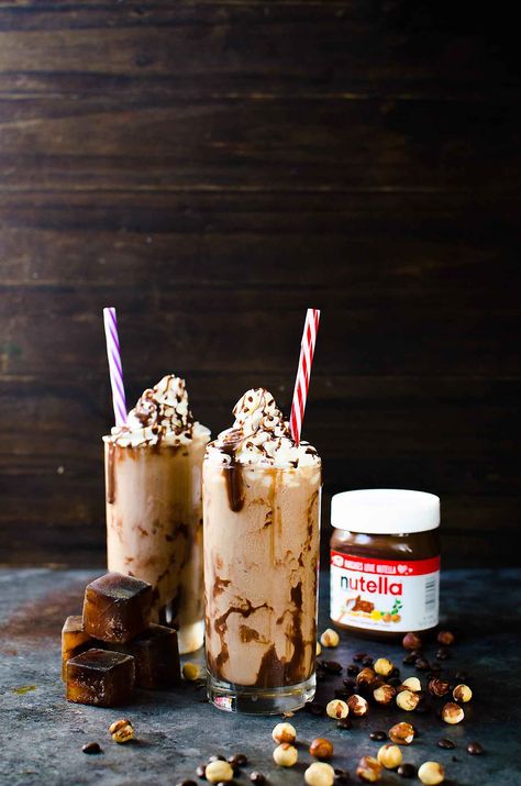 3 ingredient Nutella Frappuccino - This amazing Nutella Coffee Slushie is a cross between an icy frappuccino and a creamy milk shake, but with the added delicious hazelnut cocoa flavor of Nutella and a nice strong hit of coffee! Mornings have never been this good! Nutella Frappuccino, Nutella Candy, Nutella Cheesecake Bars, Nutella Rice Krispie Treats, Chocolate Dip Recipe, Nutella Recipes Cake, Nutella Coffee, Nutella Cookies Recipe, Nutella Chocolate Chip Cookies