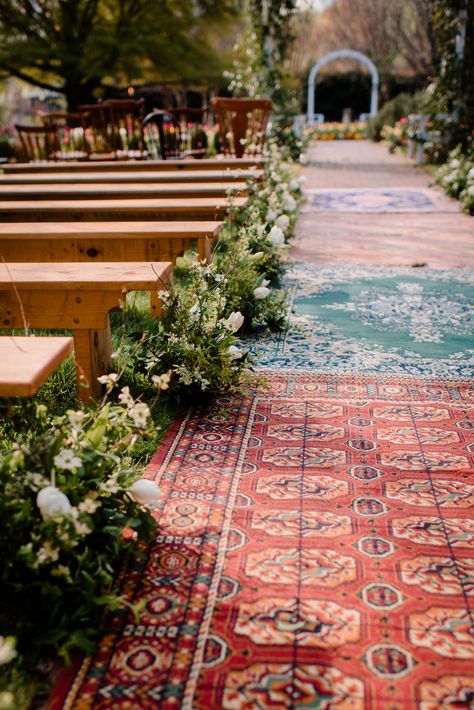 Rug Isle For Wedding, Outdoor Rug Wedding, Outdoor Wedding With Rugs, Round Rug Wedding Ceremony, Jute Rug Wedding Ceremony, Persian Rugs Wedding, Wedding Rug Aisle, Rug Aisle Wedding, Rug Wedding Aisle