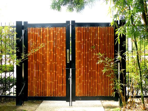 Japanese Garden Bamboo Gate | Flickr - Photo Sharing! Bamboo Garden Fences, Tor Design, Japanese Gate, Rustic Fence, Cheap Fence, Bamboo Architecture, Lattice Fence, Bamboo House, Front Yard Fence