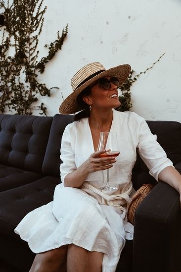 white linen dress + straw boater hat Italian Hats Women, Boat Hats Women, French Bachelorette, Boater Hat Outfit, Straw Hats Outfit, Moda Over 40, Mode Ab 50, Veuve Cliquot, Straw Boater Hat