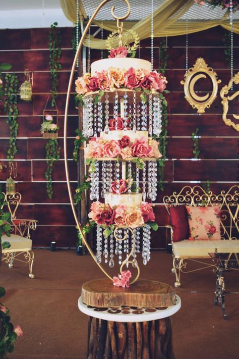 Wedding Cake Tutorial, Hanging Cake, Chandelier Cake, Wedding Cake Display, Indian Wedding Planner, Wedding Chandelier, Amazing Wedding Cakes, Cake Lace, Wedding Cake Stands