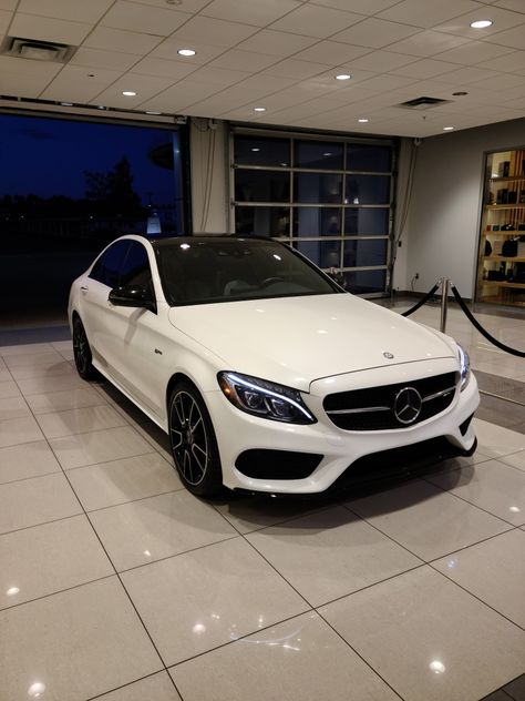 White Amg Mercedes, Mercedes Amg C43, Mecerdes Benz Amg, Mercedes Aesthetic Interior, White Mercedes Aesthetic, Girl Driving Mercedes, C250 Mercedes, Mercedes Benz C43 Amg, C 43 Amg