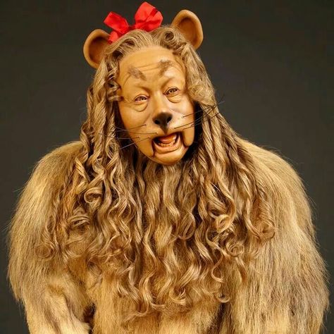 Cowardly Lion Cowardly Lion Makeup, Lion Costume Women, Cowardly Lion Costume, Lion Makeup, Wizard Of Oz Musical, Holloween Costumes, The Cowardly Lion, Wizard Of Oz 1939, Lion Costume