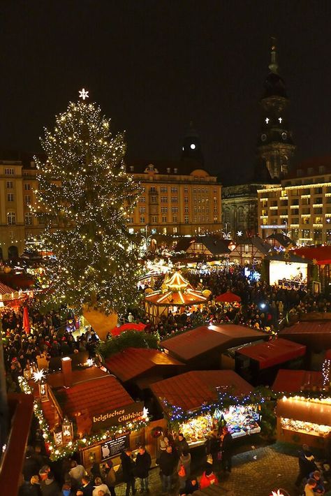 Zima Vibe, Nuremberg Christmas Market, Tiktok Christmas, Christmas Truce, Best Winter Vacations, Germany Munich, Christmas Date, German Christmas Markets, Christmas In Europe