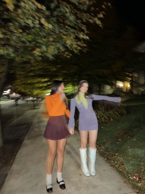 Duo Halloween Costumes Daphne And Velma, Costumes With Gogo Boots, Cute Matching Halloween Costumes Duo, Black Daphne Costume, Daphne And Velma Costumes Baddie, Daphne Costume Scooby Doo, Halloween Costumes Inspo Duo, Daphne Scooby Doo Halloween Costume, Mystery Gang Halloween Costume