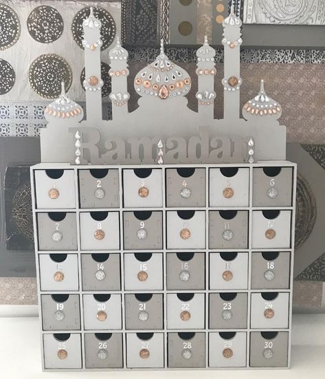 Muslim Prayer Room Ideas, Prayer Room Ideas, Edible Bouquets, Ramadan Kids, Ramadan Kareem Decoration, Ramadan Activities, Ramadan Crafts, Eid Decoration, Muslim Prayer