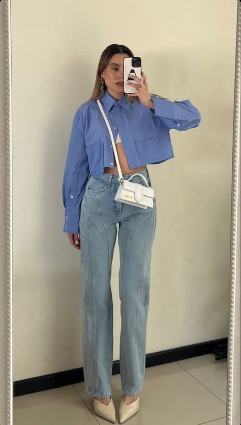 Blue Semi Formal Outfits For Women, Blue Crop Shirt Outfit, Camisa Crop Top Outfit, Outfit Celeste, Indigo Outfit, White And Blue Outfits, Semi Formal Outfits For Women, Cropped Outfits, Semi Formal Outfits