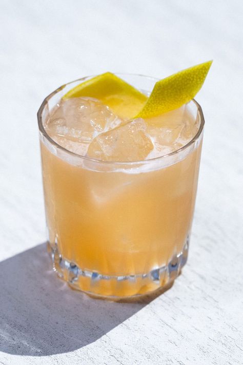 Tequila Bee's Knees (a.k.a. Tequila Honey Bee) Cocktail Recipes Tequila, Tequila Soda, Honey Cocktail, Floral Drink, Mezcal Cocktails, Most Popular Cocktails, Best Tequila, Popular Cocktails, Grapefruit Soda