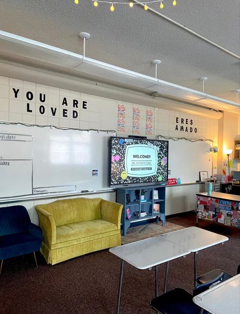 High School Science Teacher Classroom, The Office Classroom Theme, Elementary Music Teacher Aesthetic, Classroom Aesthetic High School, Science Classroom Decorations Highschool, Y2k Classroom, Highschool Classroom Decor, Cozy Classroom Ideas High School, High School Teacher Aesthetic