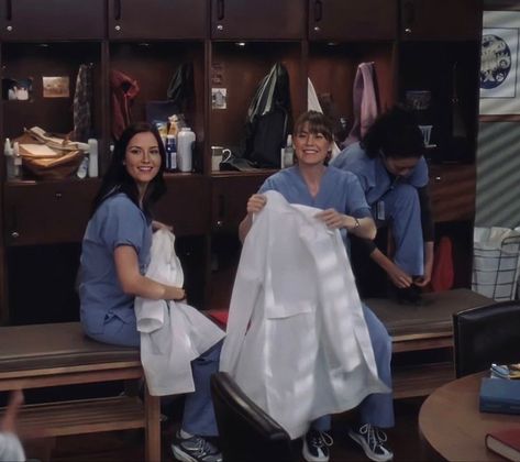 Lexie And Meredith Grey, Meredith And Lexie Grey, Lexie And Meredith, Greys Anatomy Season 8, Anatomy Aesthetic, Christina Yang, Grey's Anatomy Doctors, Boys Food, Nurse Aesthetic