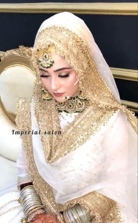 Pakistani Bride Hijab Style, Nikkah Outfit Hijab, Hijab Style For Wedding Function, Bridal Hijab Styles Pakistani, Hijabi Dulhan, Hijabi Bride White, Hijabi Bride Pakistani, Muslim Bridal Look, Muslim Brides Indian