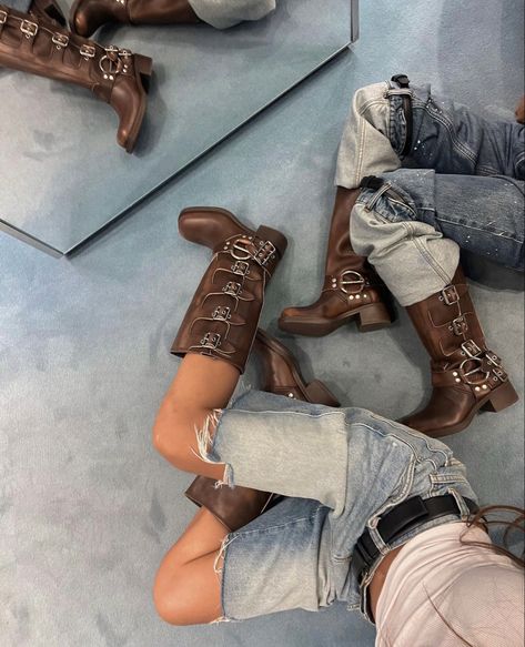 Buckle Boots Outfit, Brown Biker Boots, Biker Boots Outfit, Brown Buckle Boots, Brown Boots Outfit, Fancy Shoes, Fall Fits, Buckle Boots, Biker Boots