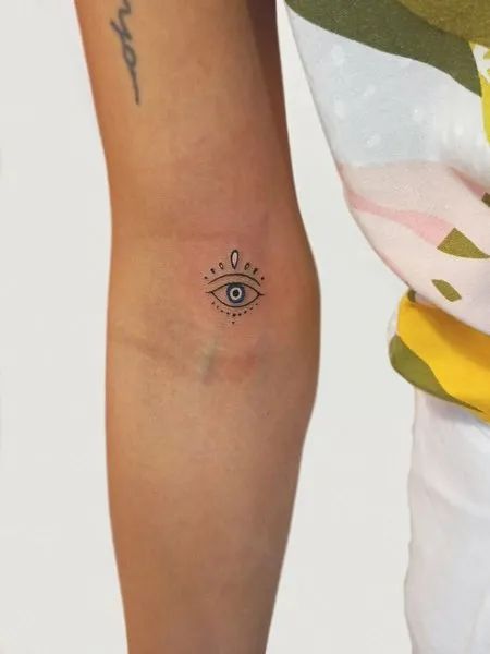 Small Evil Eye Tattoo Greek Eye Tattoo, Eye Tattoo Small, Small Evil Eye Tattoo, Greek Evil Eye Tattoo, Ojo Tattoo, Small Mandala Tattoo, Small Wave Tattoo, Third Eye Tattoos, All Seeing Eye Tattoo