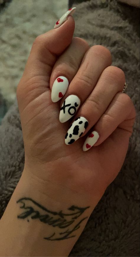 Punchy Valentines Nails, Valentines Nails Western, Country Valentines Nails, Valentine Western Nails, Valentines Cow Print Nails, Cow Valentines Nails, Western Valentines Day Nails, Cow Print Valentine Nails, Western Valentine Nails