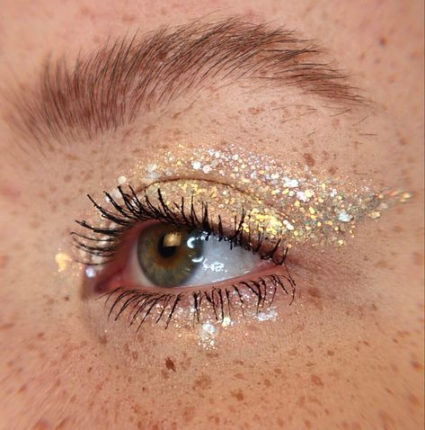 Makeup For Deep Set Eyes, Glitter Carnaval, Gold Glitter Makeup, Coachella Makeup, Makeup Editorial, Make Up Gold, Gold Makeup Looks, Silver Makeup, New Year's Makeup