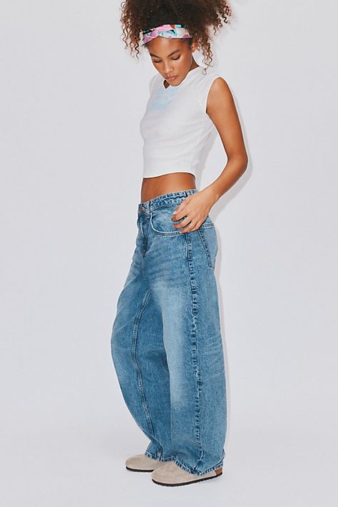 New favorite jeans from BDG – the BDG Bella Baggy Jeans. Overdyed BDG baggy jeans cut in a slouchy with a low-rise that sits comfortably at the hip. Relaxed fit throughout with a baggy silhouette that tapers ever so slightly toward the puddled hem. Complete with contrasting stitching throughout. Urban Outfitters exclusive. Features BDG Bella Baggy Jeans with a slightly tapered leg and overdyed finish Crafted from rigid BDG denim that will soften more and more over time Slouchy low-rise baggy jea Low Waisted Baggy Jeans, Low Rise Baggy Jeans, Baggy Jeans Outfit, Baggy Jean, Slouchy Jeans, Bdg Jeans, Outfit 90s, Mode Jeans, Loose Fit Jeans