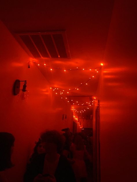 Red Halloween Decorations, House Party Halloween Decorations, Indie Birthday Party, Red Halloween Party, Halloween Party College, Leland Mckinney, Party Room Decorations, Halloween Party Aesthetic, Aesthetic Halloween Party