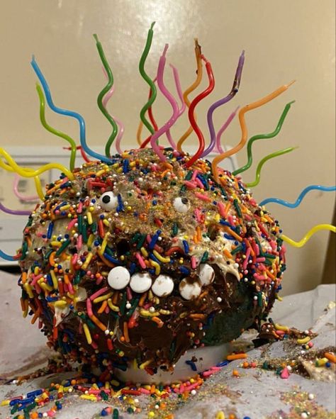 Cursed Porcupine Cake, Headchog Cake, Cursed Hedgehog Cake, Horrible Cakes, Porcupine Cake, Epic Cake Fails, Goofy Cake, Cursed Cakes, Bad Cakes