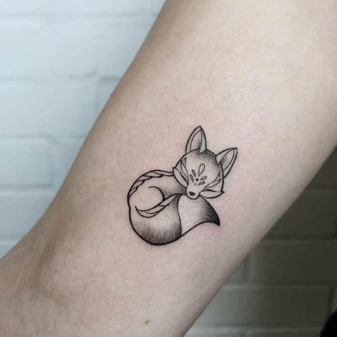 Tiny Fox Tattoo, Fox Tattoo Ideas, Fox Tattoo Meaning, Small Fox Tattoo, Red Fox Tattoos, Kitsune Tattoo, Fox Tattoo Design, Lower Leg Tattoos, Tato Minimal