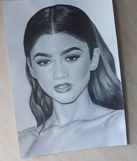 Zendaya Drawing, Celebrity Drawings, Pencil Sketches, Zendaya Coleman, Arte Sketchbook, Portrait Sketches, Art Portrait, Celebrity Art, Pencil Sketch