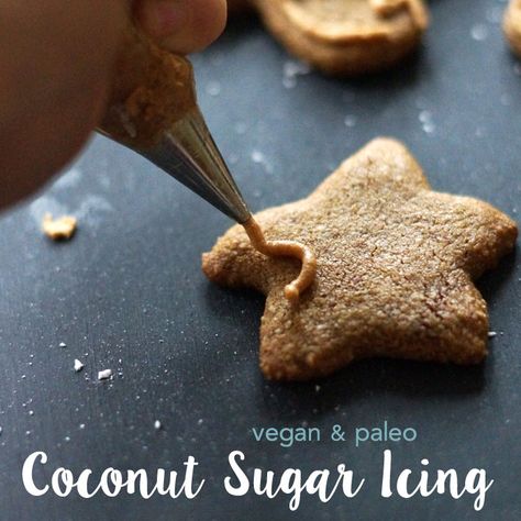 Coconut Sugar Icing (Vegan & Paleo) - Detoxinista Paleo Icing, Paleo Christmas Cookies, Paleo Christmas, Coconut Icing, Super Cookies, Aip Desserts, Paleo Cookies, Cookies Sugar, Sugar Frosting