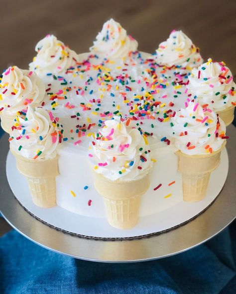 Upside Down Ice Cream Cone Cake, Ice Cream Shaped Cake, Ice Cream Cone Birthday Cake, Ice Cream Smash Cake, Ice Cream Decorated Cake, Ice Cream Cone Cupcake Cake, Ice Cream Cake Designs, Ice Cream Theme Cake, Baby Ice Cream