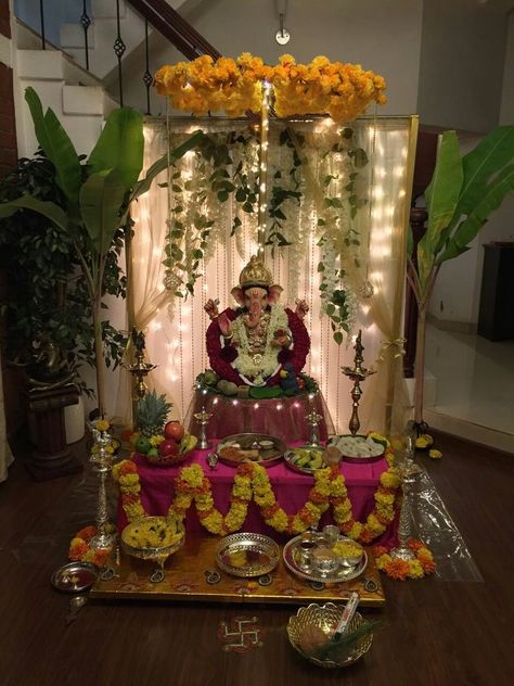 Ganpati Pandal Decoration At Home, Ganpati House Decoration, Vinayaka Chaviti Decor, Aesthetic Ganesh Chaturthi Decoration, Vinayakachavithi Decoration, Aesthetic Ganpati Decoration At Home, Ganesh Chathurthi Decor At Home, Temple Decoration Ideas With Flowers, Vinayaka Chaturthi Decoration