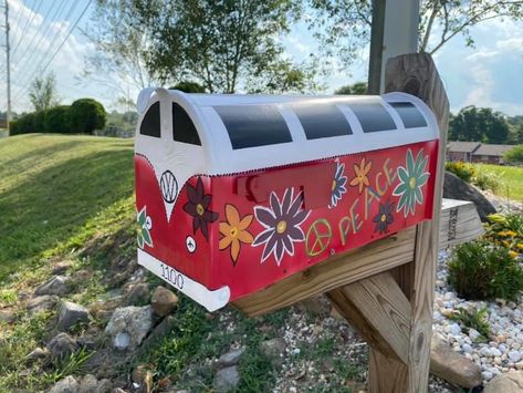 Mailbox Ideas Unique Paint, Mailbox Makeover Diy Paint, Funky Mailbox Ideas, Painted Mailbox Ideas Diy, Mailbox Painting Ideas, Nautical Mailbox, Hand Painted Mailboxes, Painted Mailbox, Black Mailbox