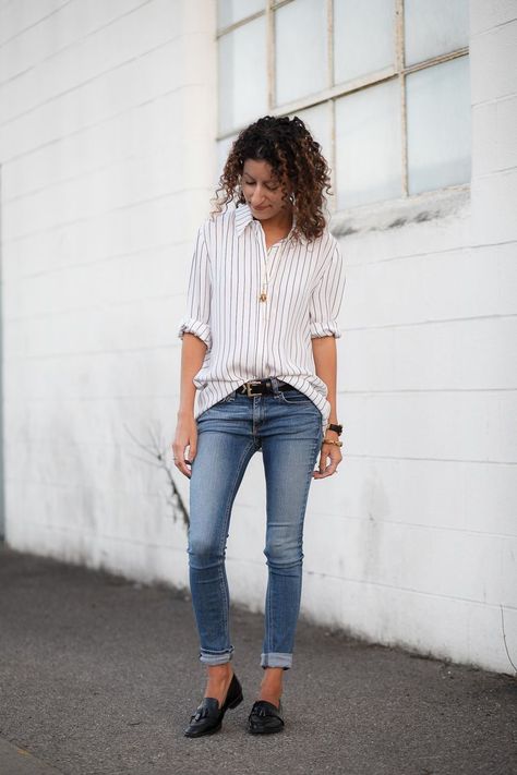 How (And Why) To Front Tuck Front Tuck Shirt How To, Shirt Tucked In Front Only, Front Tuck Shirt, French Tuck, Early Adopters, Tee Shirt Fashion, Front Tuck, Petite Style, Food Baby