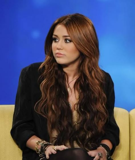 Miley Cyrus 2010 Individual Hair Extensions, Miley Cyrus Long Hair, Miley Cyrus Brown Hair, Hairstyles 2010, Miley Cyrus Outfit, Miley Cyrus Hair, Hannah Montana Miley Cyrus, Miley Cyrus Fan, Miley Cyrus Photoshoot