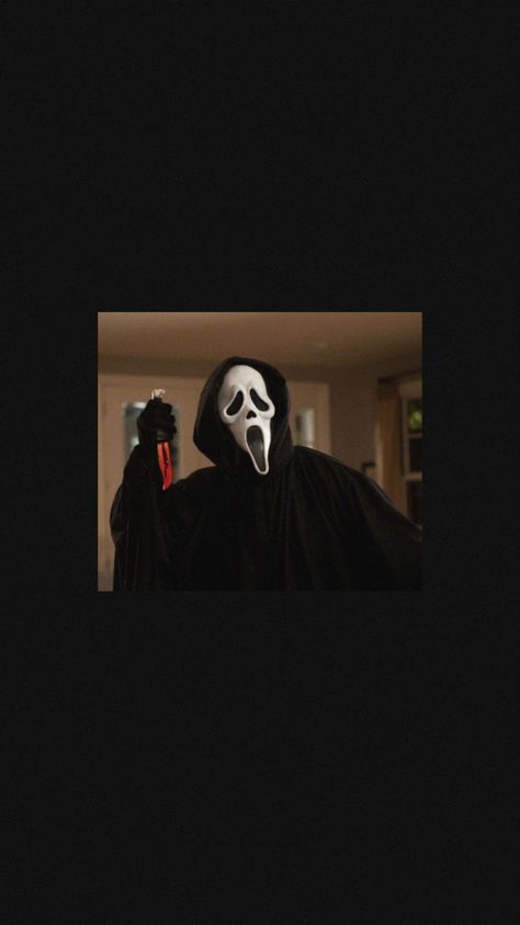 Ghost Face Lockscreen, Horror Lockscreen Aesthetic, Ghostface Wallpaper Iphone, Ghostface Lockscreen, Scream Lockscreen, Horror Lockscreen, Scream Wallpapers Iphone, Scream Wallpapers Aesthetic, Ghostface Wallpaper Aesthetic